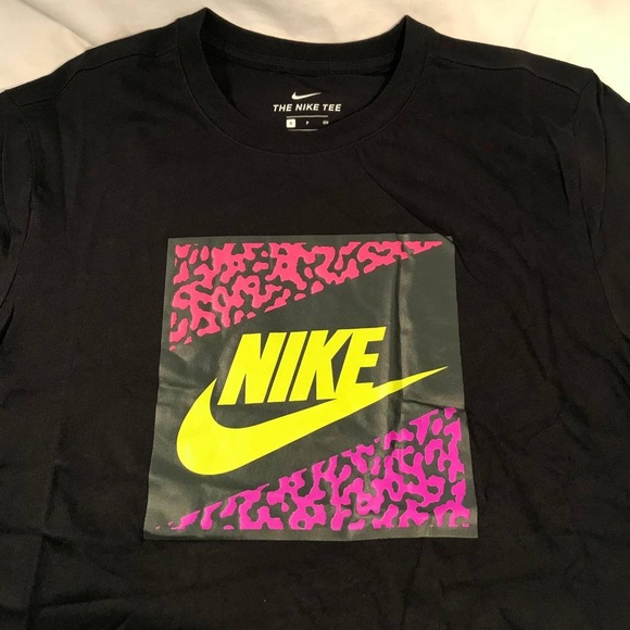 NWT Men’s Nike Swoosh Logo Graphic SS T-Shirt Size Small - Picture 2 of 6